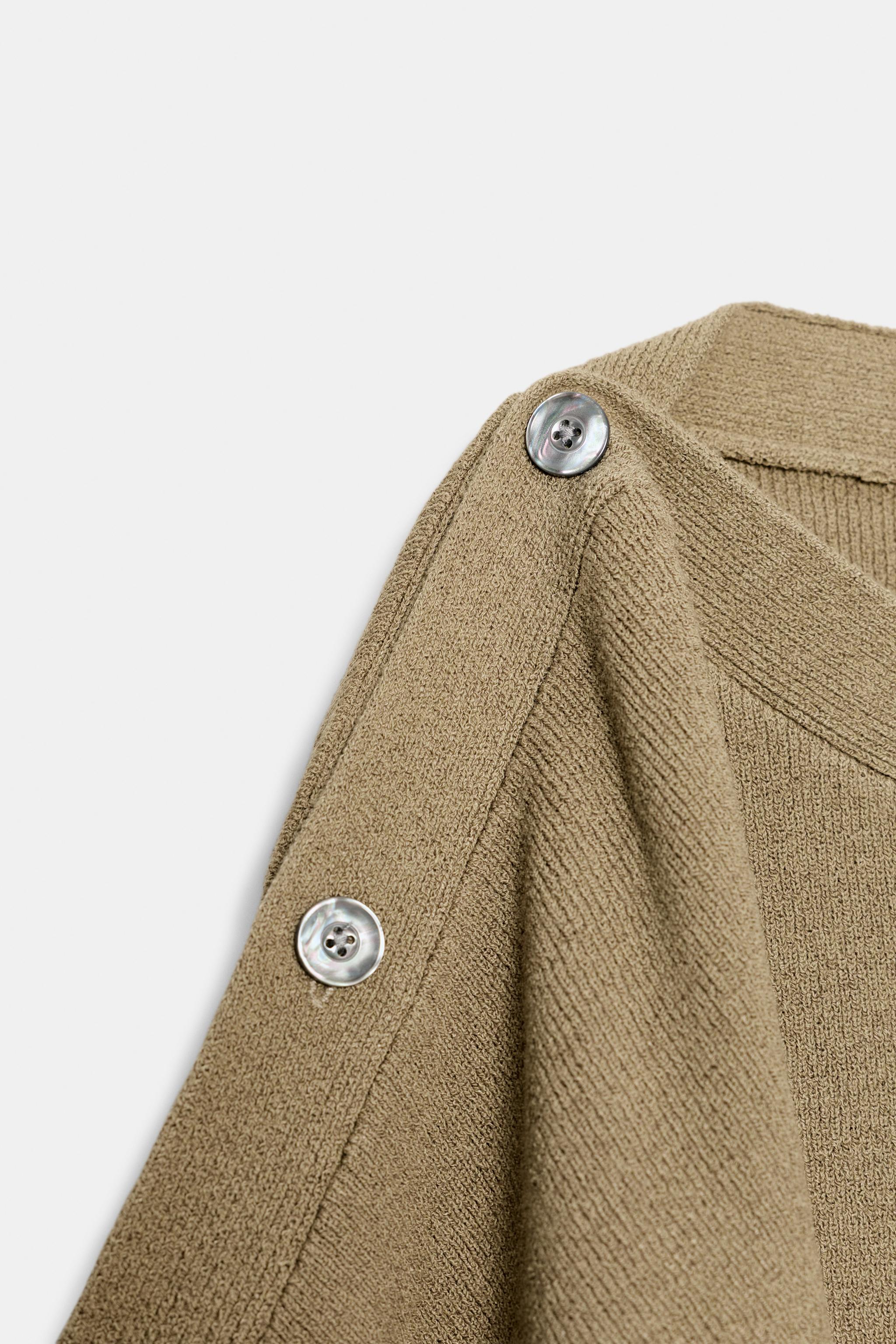 PULL EN MAILLE MANCHES CAPE BOUTONS